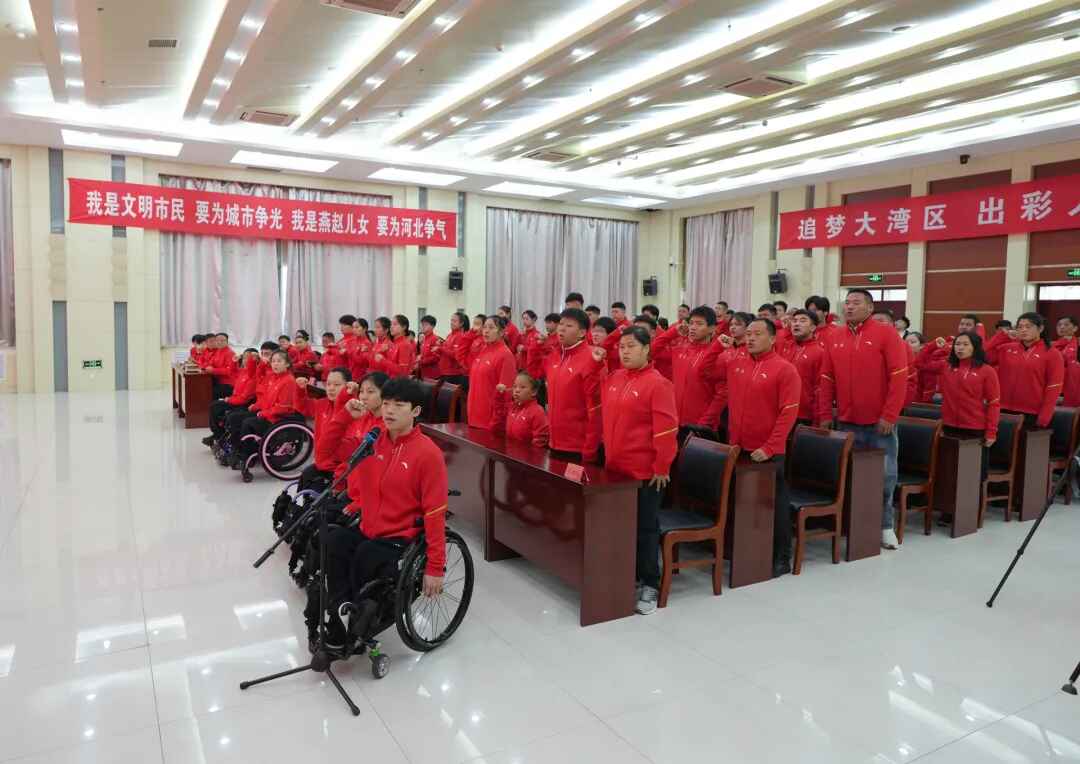 图为全体运动员宣誓